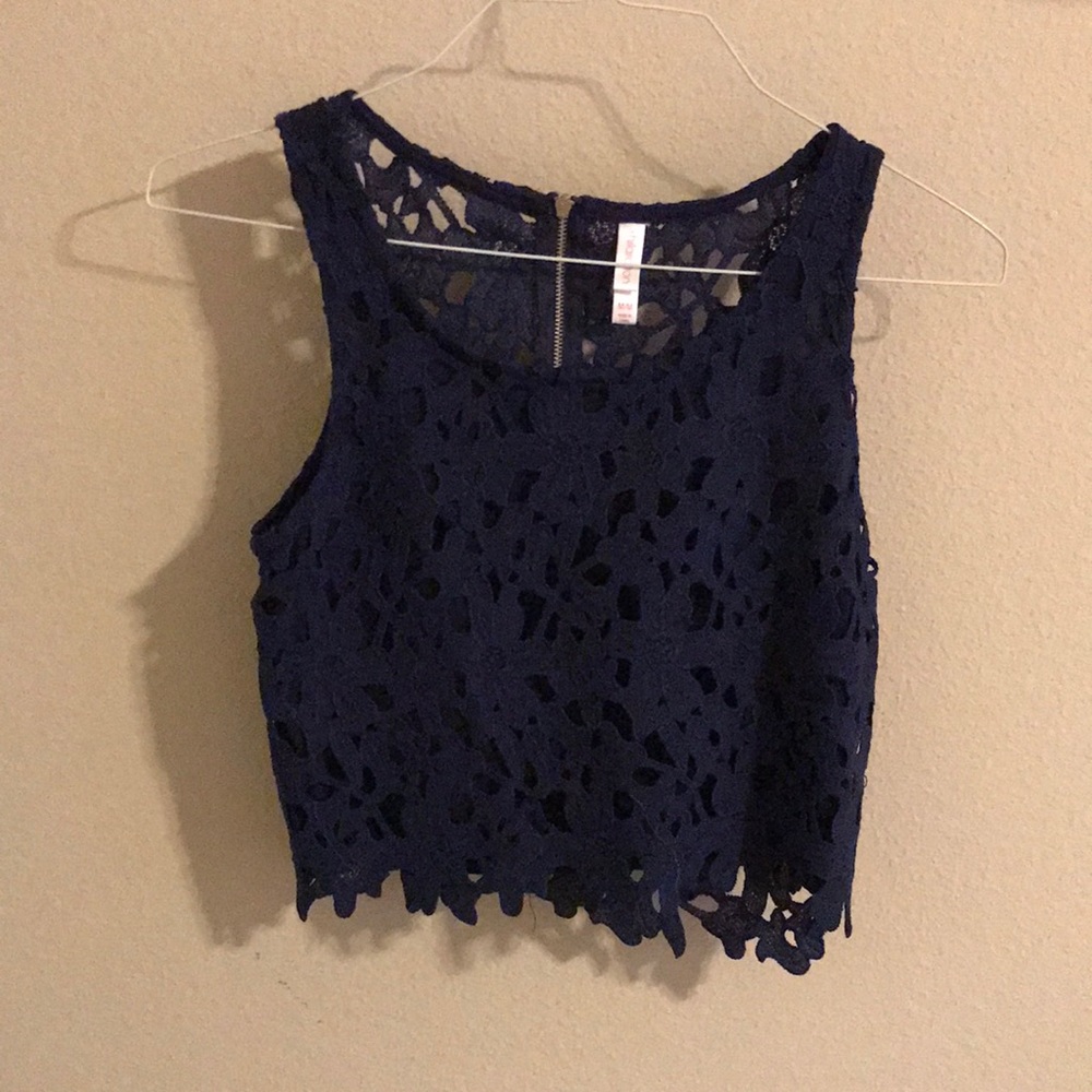 Target crop cut-out top